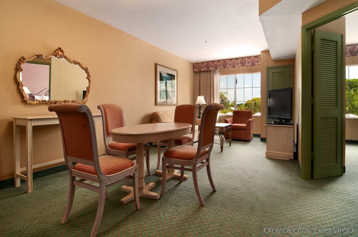 Doubletree Suites By Hilton Naples Room photo